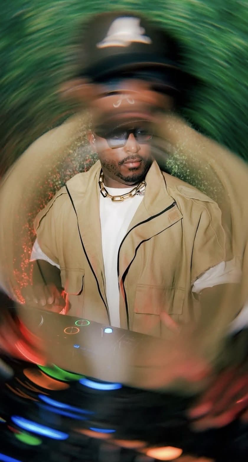DJ